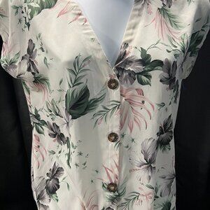 Sienna Sky Vintage La Cabana tropical flower Hawaiian style blouse